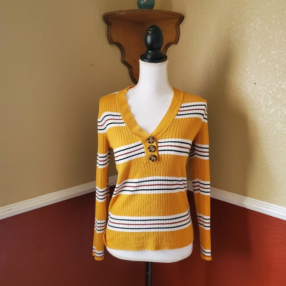 No Boundaries Sweaters - Sweater L
